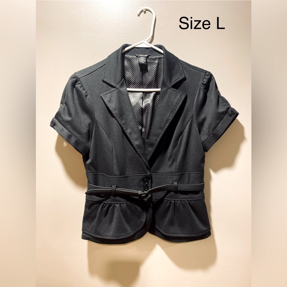 Black business short sleeve blazer with triple buttons and black belt